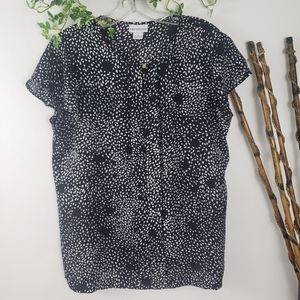 Liz Claiborne short sleeve top.